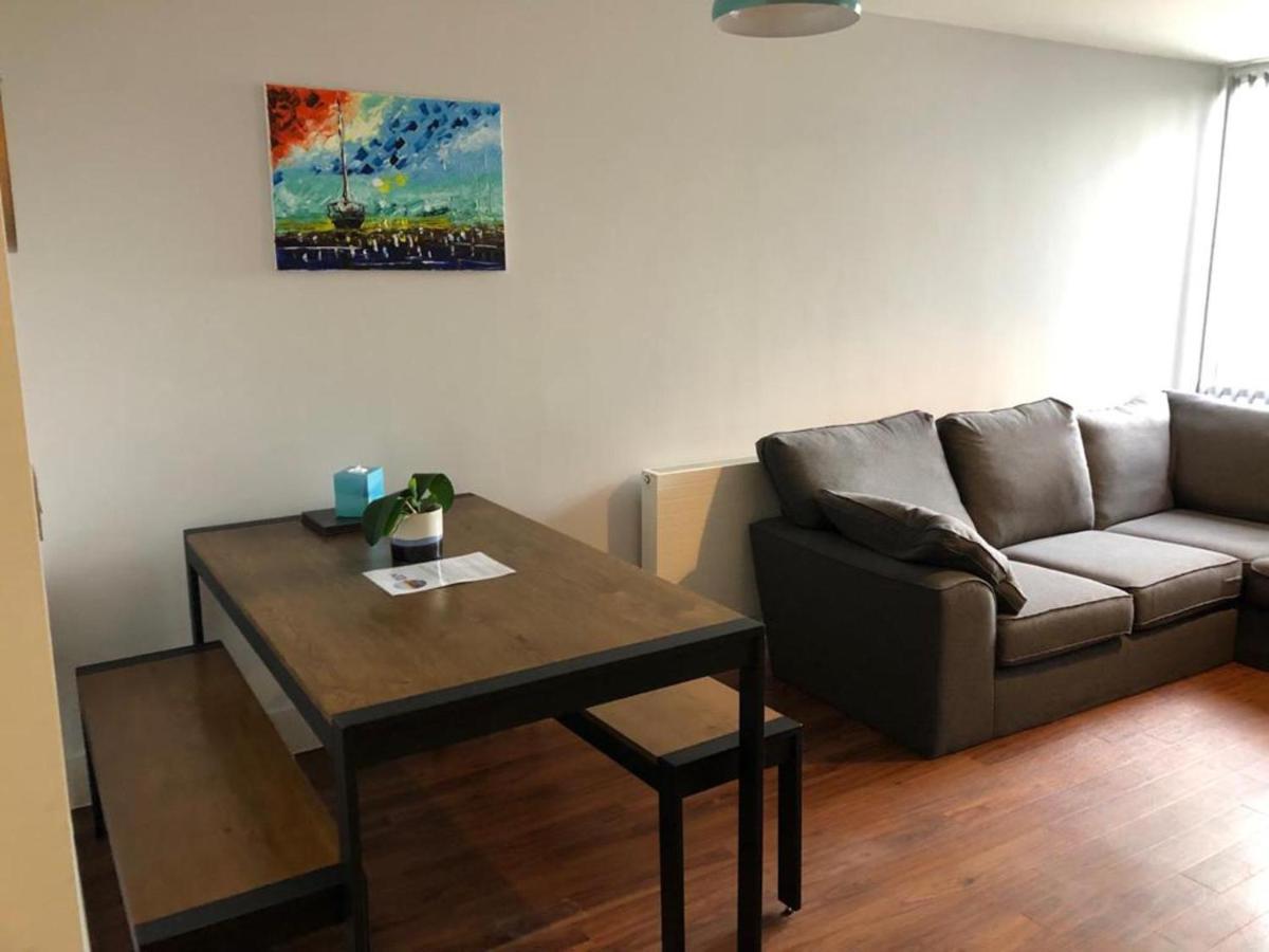 Charming 2-Bed Apartment In Christchurch Christchurch  Bagian luar foto