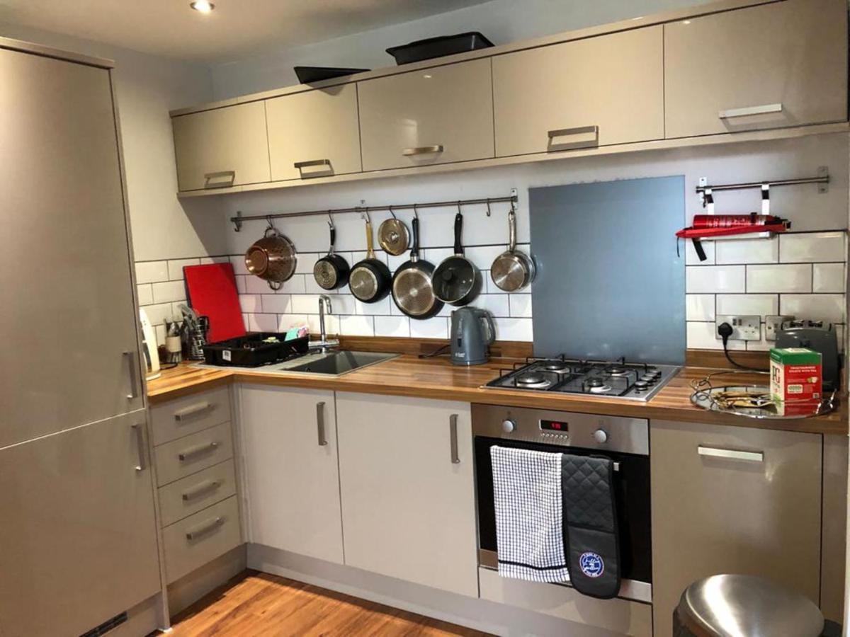 Charming 2-Bed Apartment In Christchurch Christchurch  Bagian luar foto
